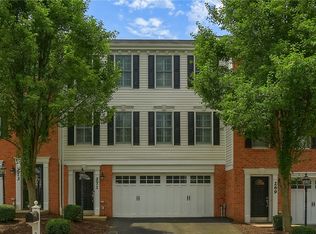 271 Overlook Ct, Coraopolis, PA 15108