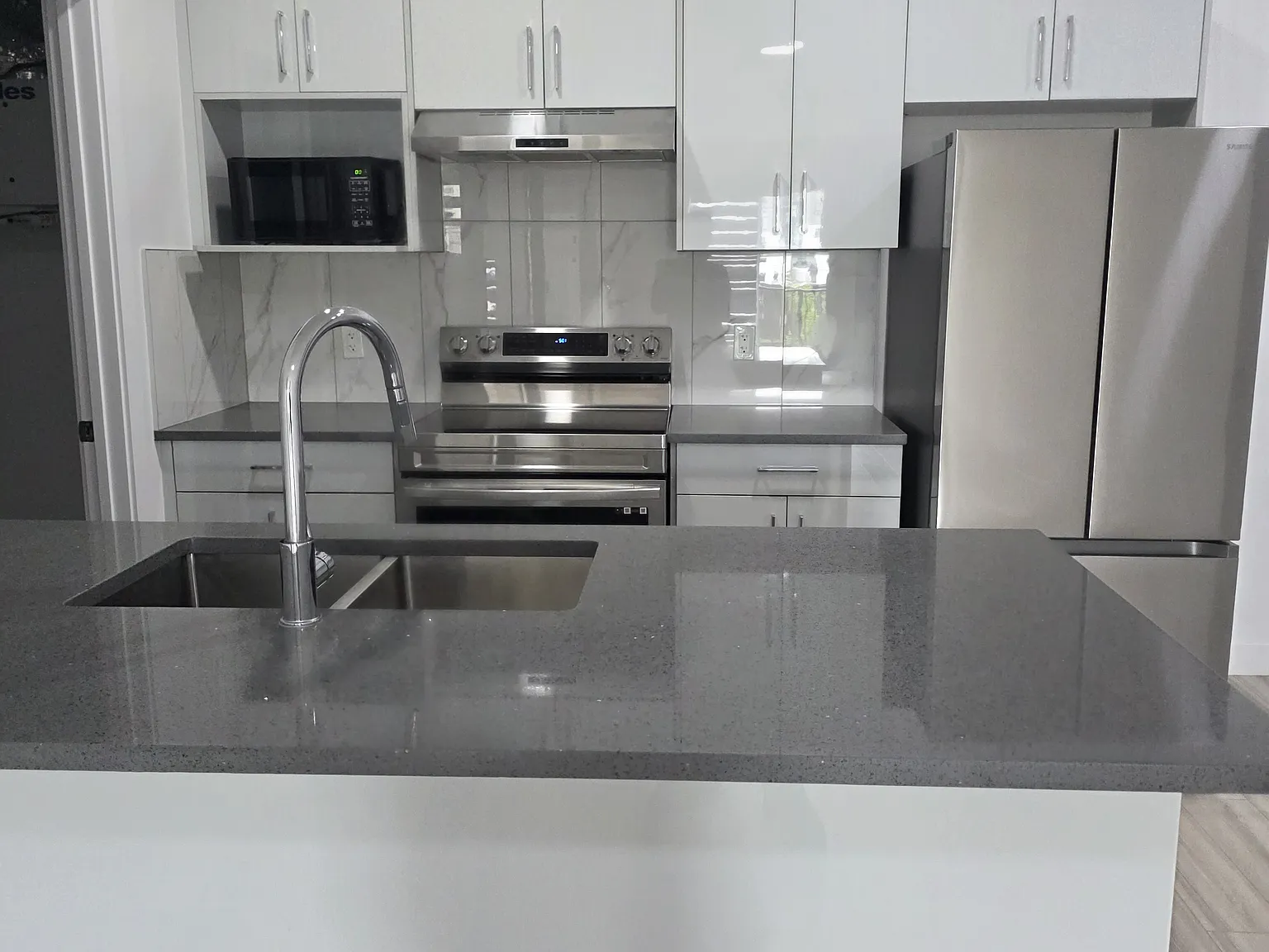 1 bed, 1093 sqft, $1,450 — Photo 2