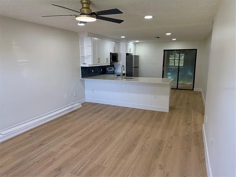 352 Cocoa Ct — Photo 4