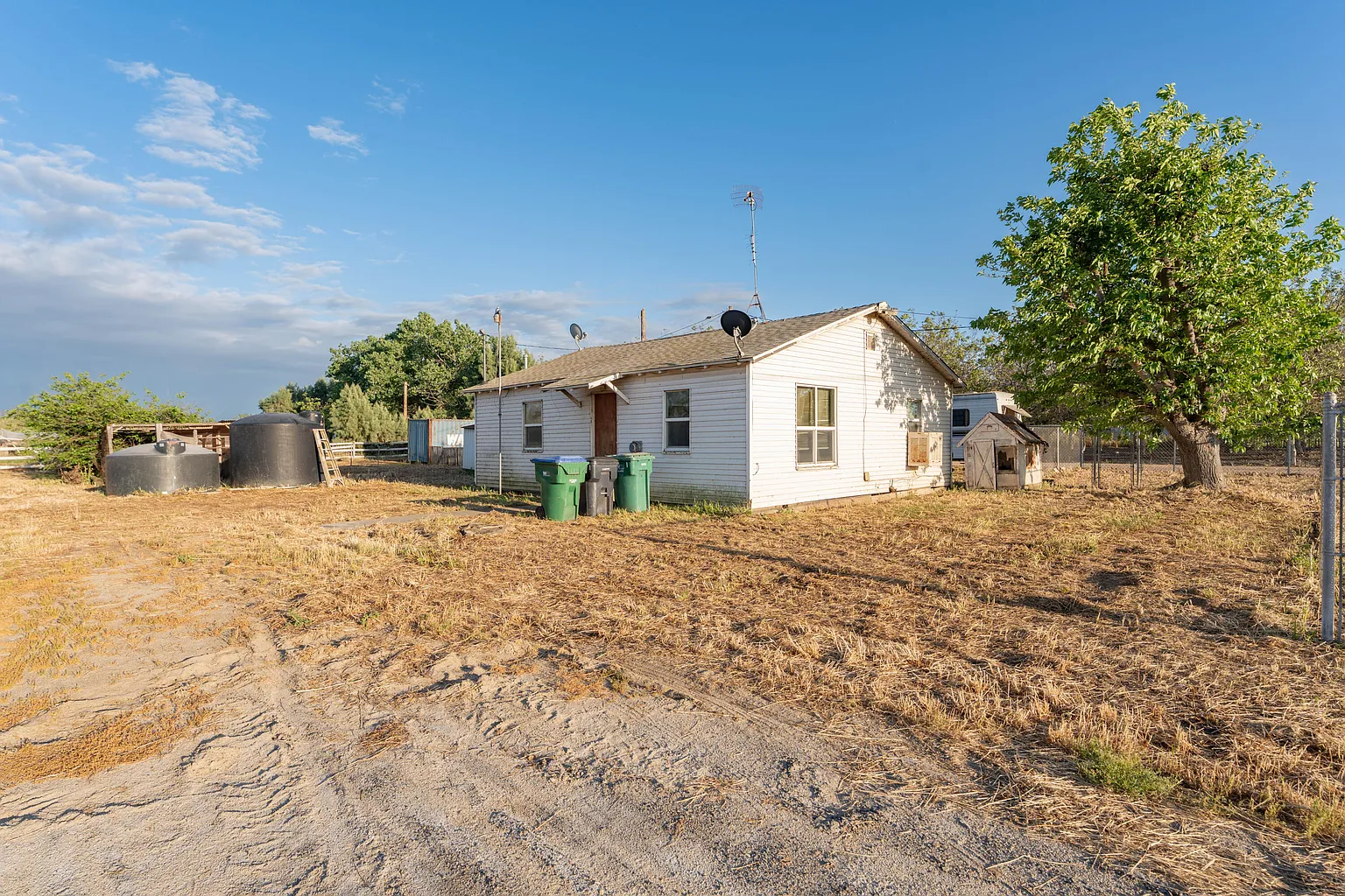 22756 Road 180 photo 1