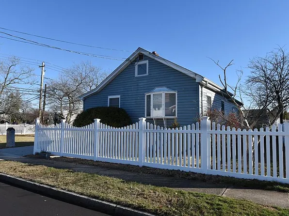 1886 Decatur Avenue, North Bellmore, NY 11710