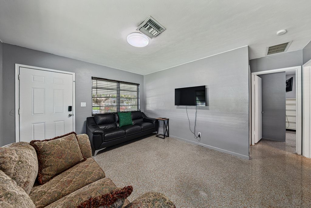239 NE 24th Ave, photo 7