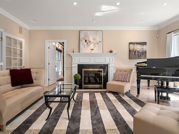 4th image of 188 Glezen Ln