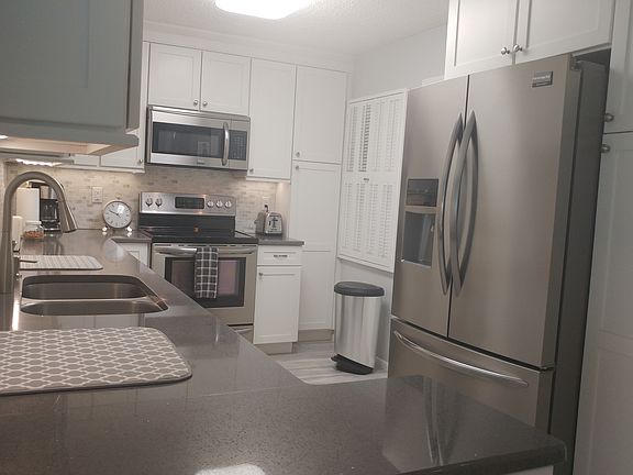 4th image of 50 Harbor View Ln APT 14