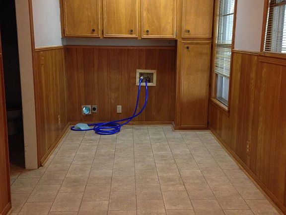 Washer Dryer hookup and large pantry