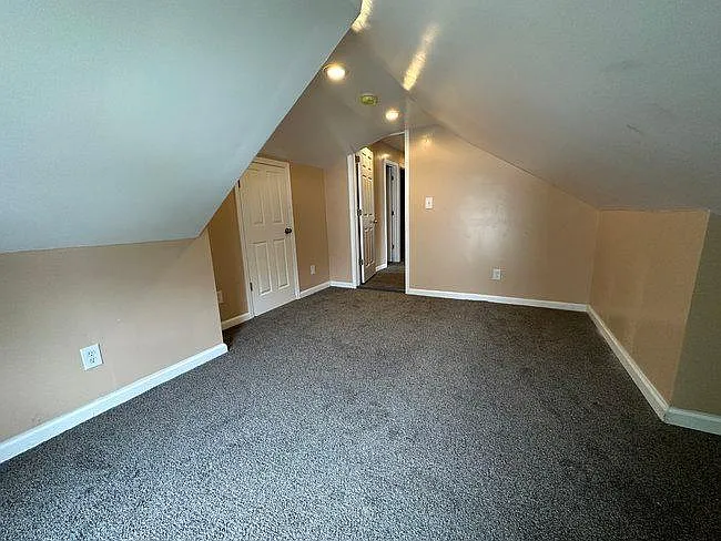 697 Allyn St — Photo 9