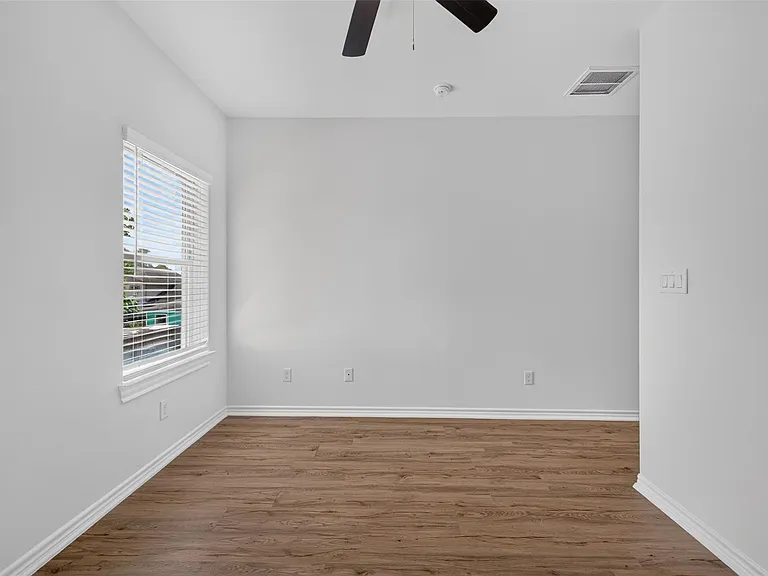 3229 Real St #B — Photo 25
