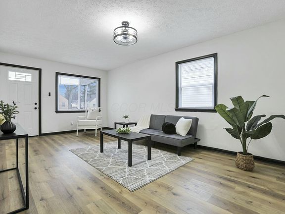 5th image of 499 S Waverly St