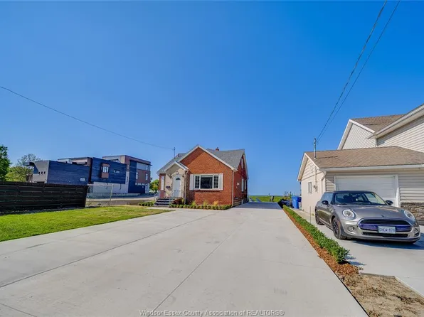 13902 Riverside Dr E, Tecumseh, ON N8N 1B6