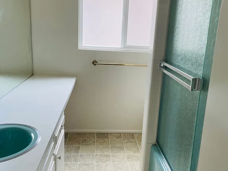 469 Kern Ave — Photo 6
