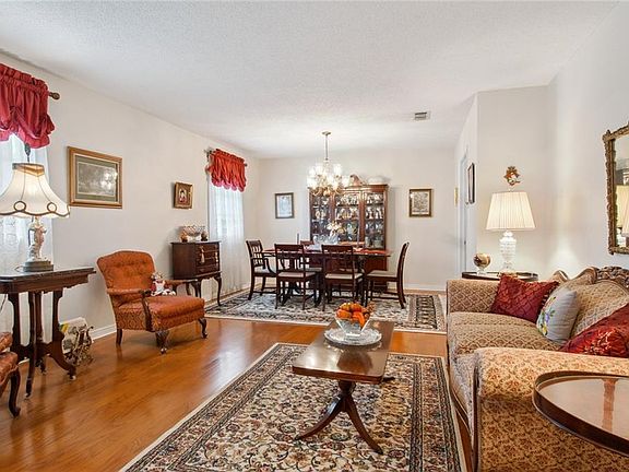 3rd image of 4816 Garden St