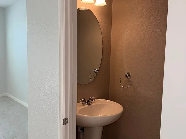 386 Madison Dr #MAIN — Photo 5
