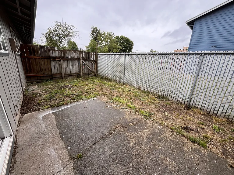 22920 NE Halsey St #5 — Photo 10