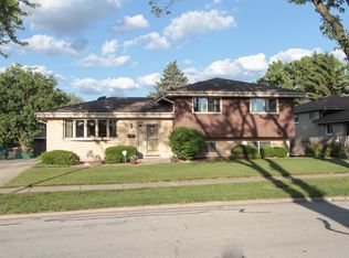 615 N Plamondon Dr, Addison, IL 60101