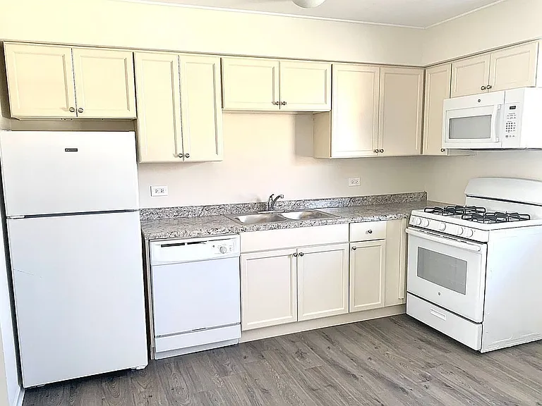 1032 E Division St #A — Photo 3