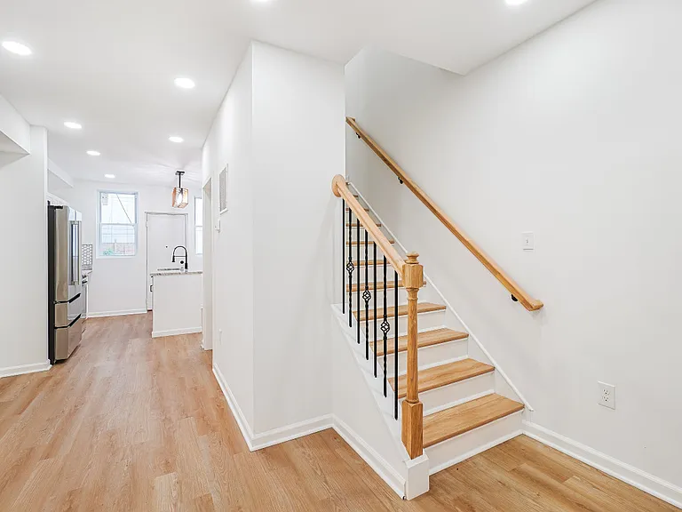 1721 L St NE — Photo 14