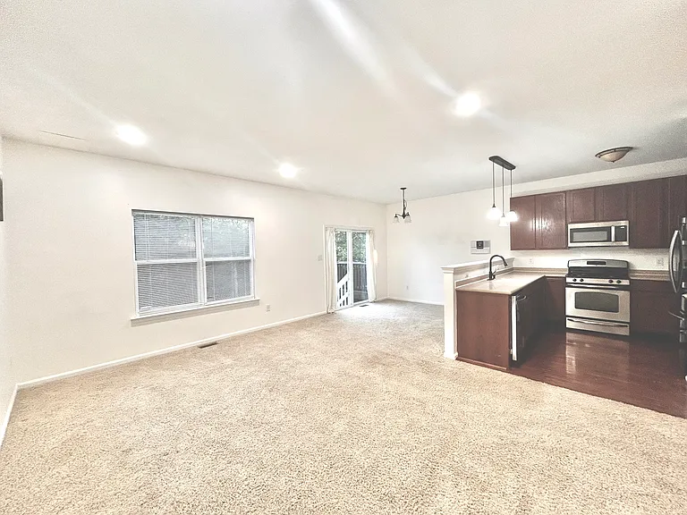 1077 Tudor Dr — Photo 7