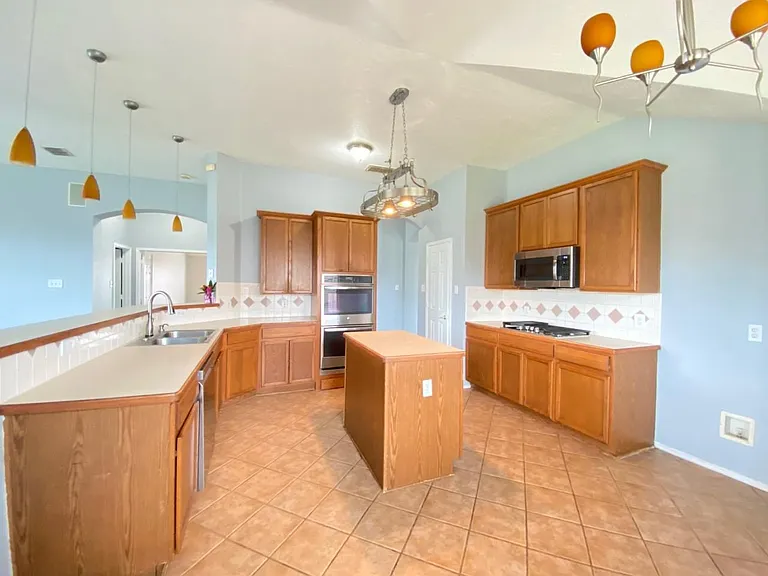 1328 Falcon Holw — Photo 6