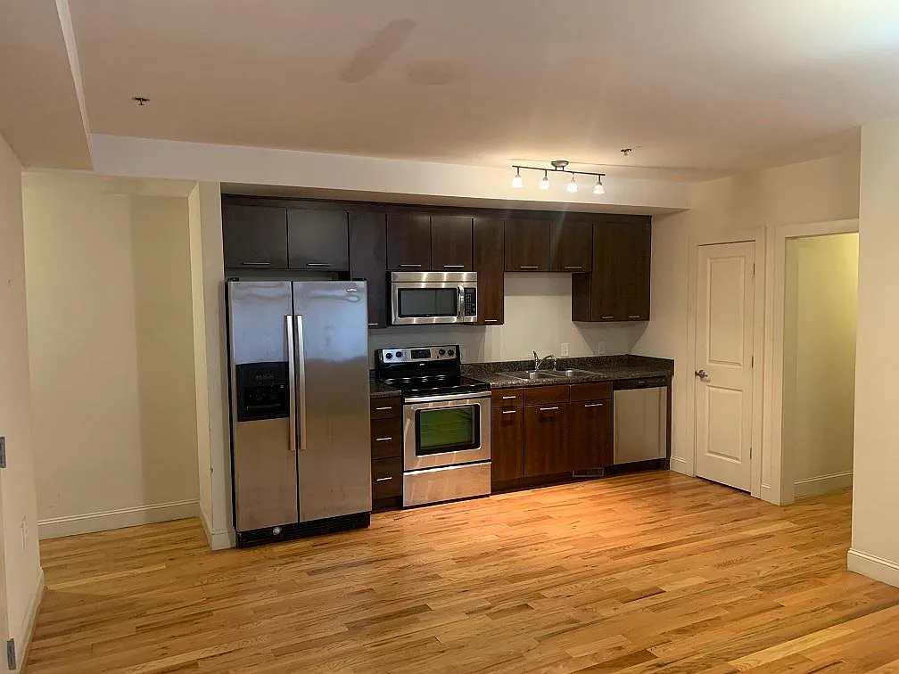 2 bed, $1,695 — Photo 2