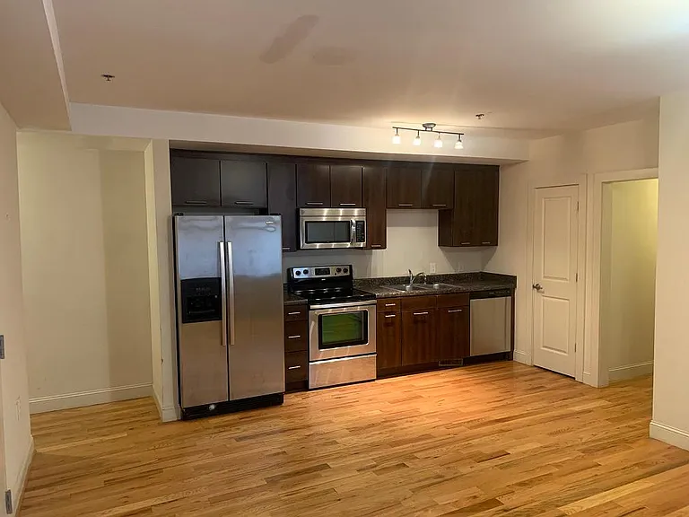 413 E Chapel Hill St #7 — Photo 2