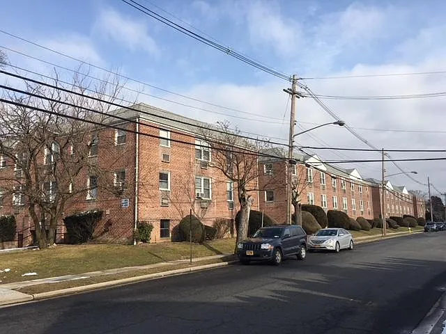 Fairfield Gables at Rockville Centre — Photo 1