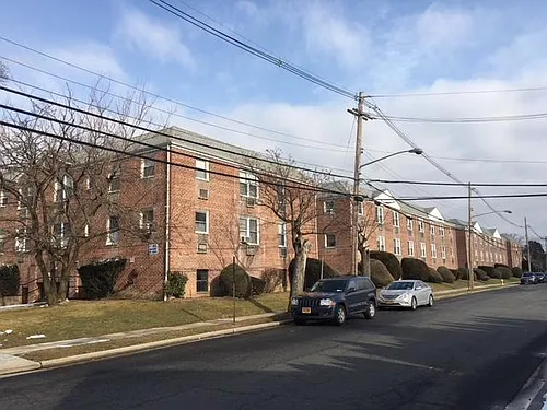 Fairfield Gables at Rockville Centre Photo 1