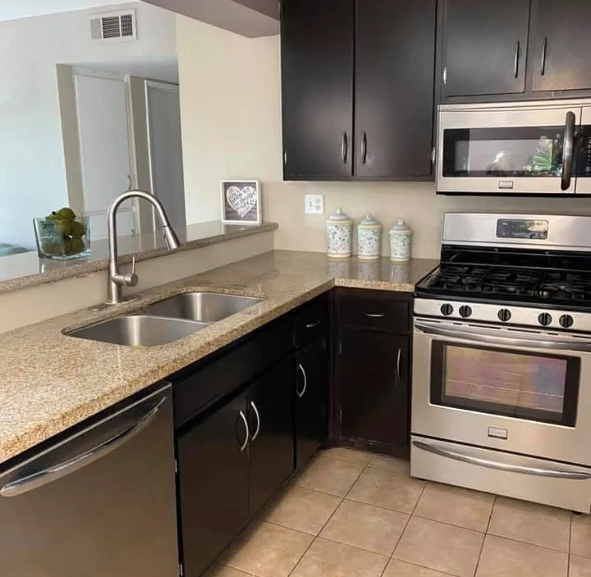 2 bed, 995 sqft, $2,800 — Photo 2