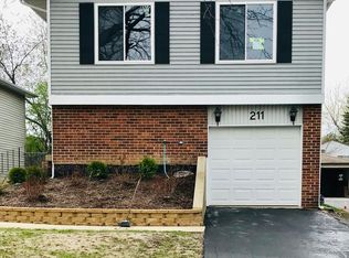 211 Far Hills Dr, Bolingbrook, IL