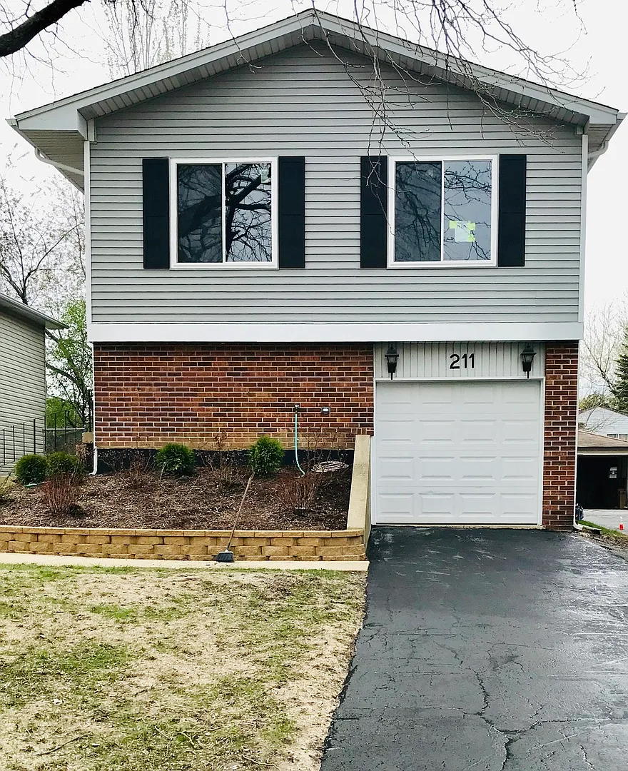 211 Far Hills Dr photo 1
