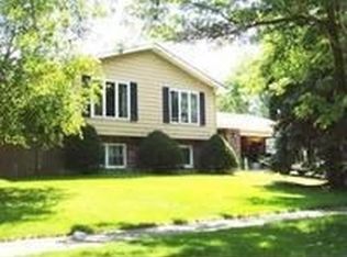 384 Berwick Dr, Aurora, IL