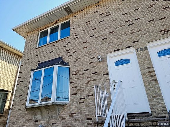 4th image of 762 W End Ave