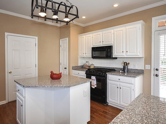 5th image of 110 Creekside Park Dr