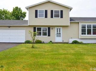 91 Flynnwood Dr, Rochester, NY 14612