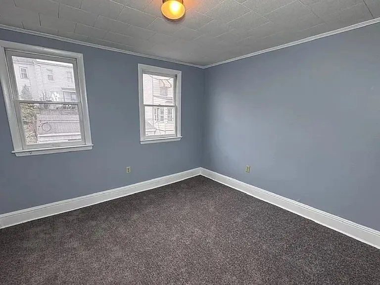325 New Castle St — Photo 7