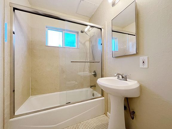 5th image of 143 N 8th St APT 8