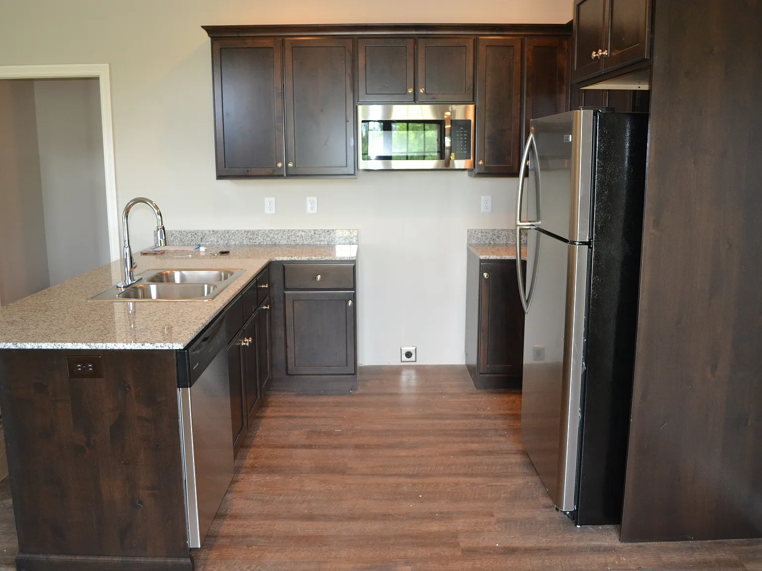 2 bed, 1700 sqft, $2,100 — Photo 3