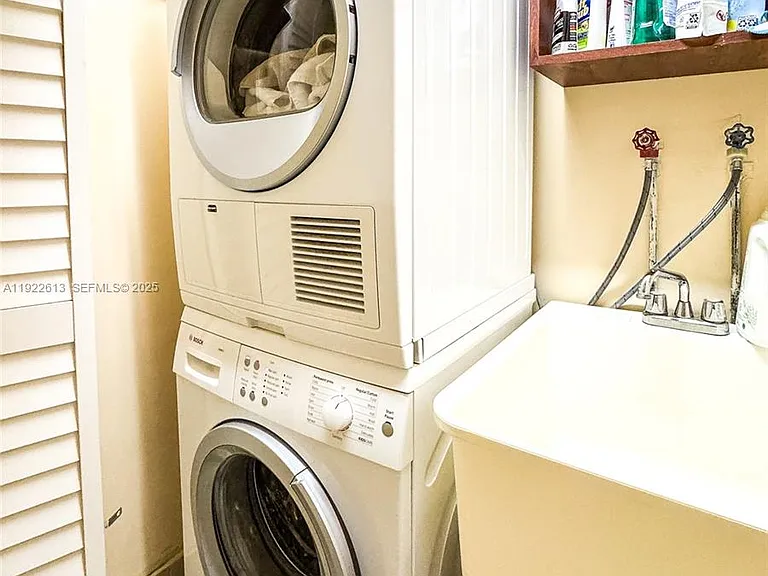 8877 Collins Ave #809 — Photo 31