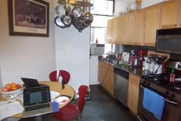 Rented by Sir Realty | media 4