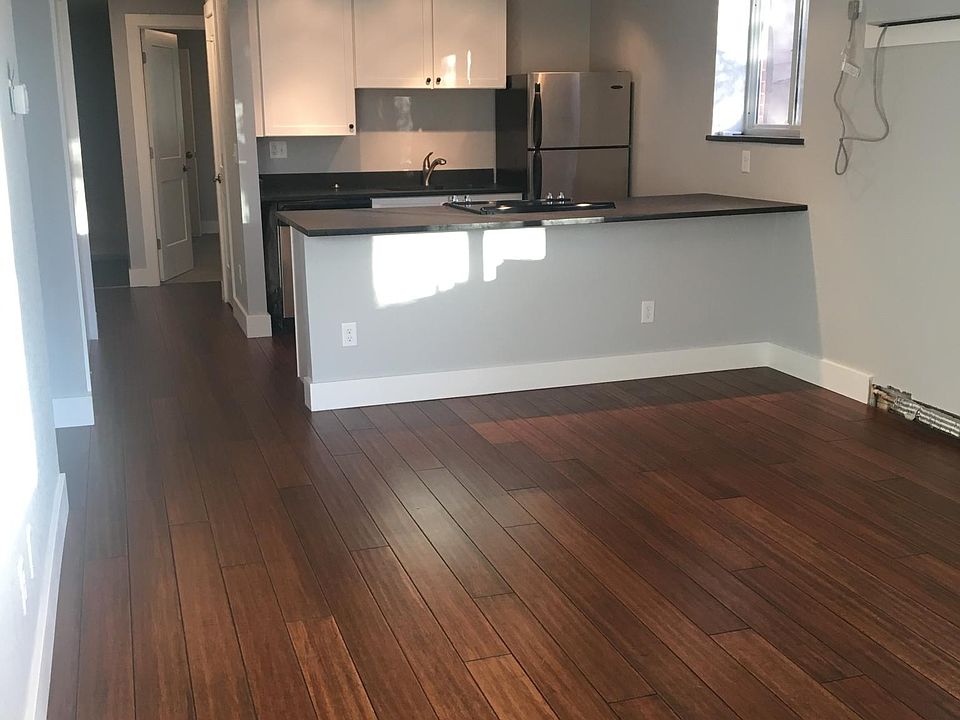 Livingroom to Kitchen