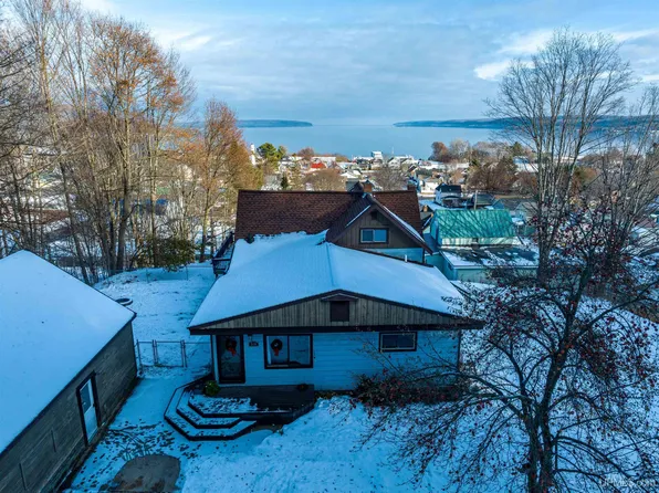 310 Chestnut St, Munising, MI 49862
