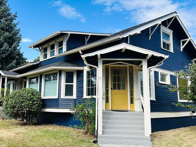 2200 Iron St — Photo 1