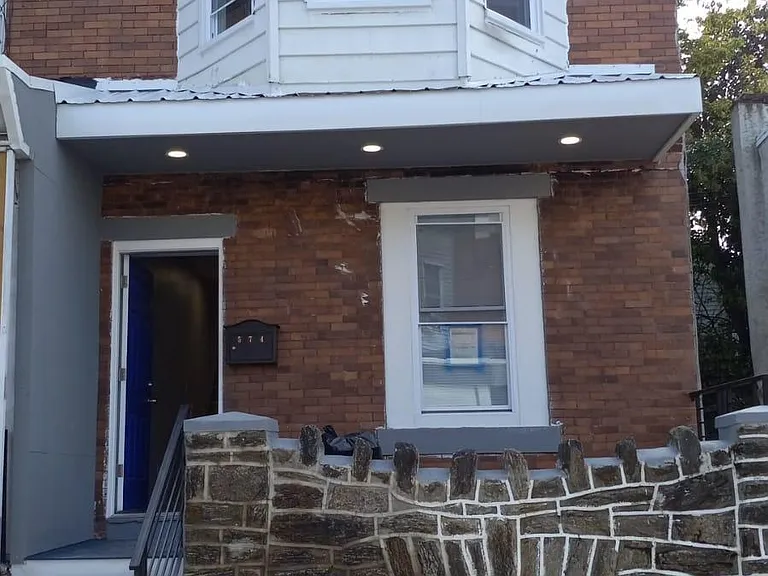 574 E Herman St — Photo 6