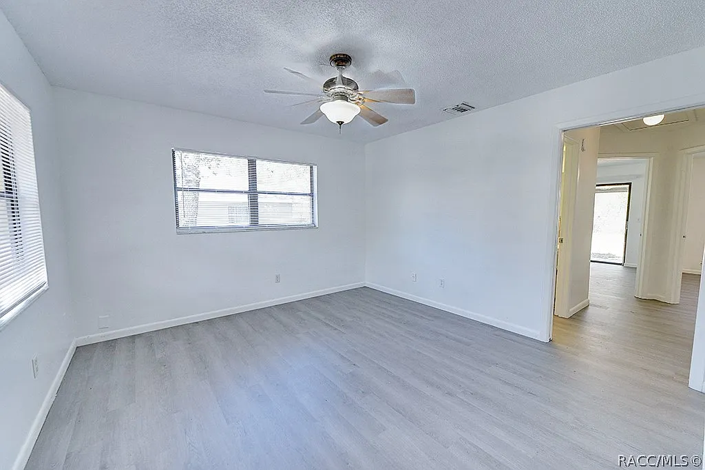 Building Photo - 512 Long Ave #B