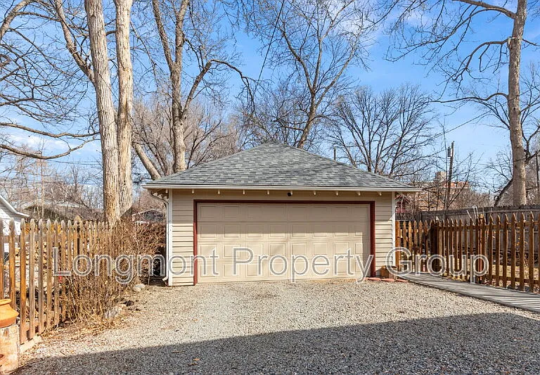 632 Bross St — Photo 37