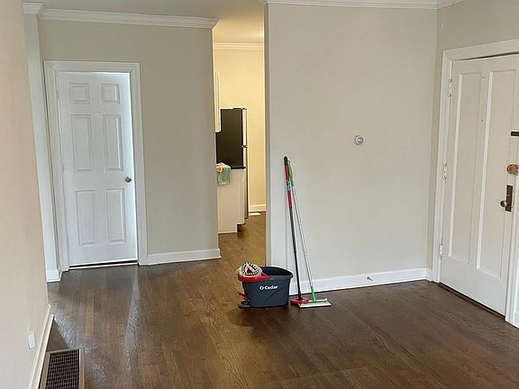 2nd image of 3711 N Hoyne Ave #1F