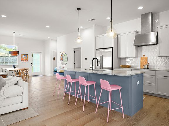 3rd image of 7609 Summervale Dr