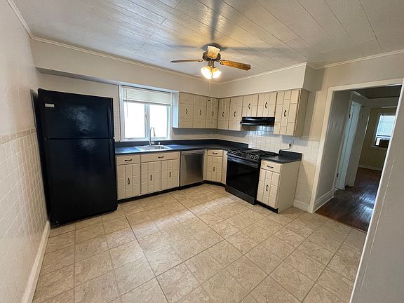 5th image of 62 Lovering Ave #1