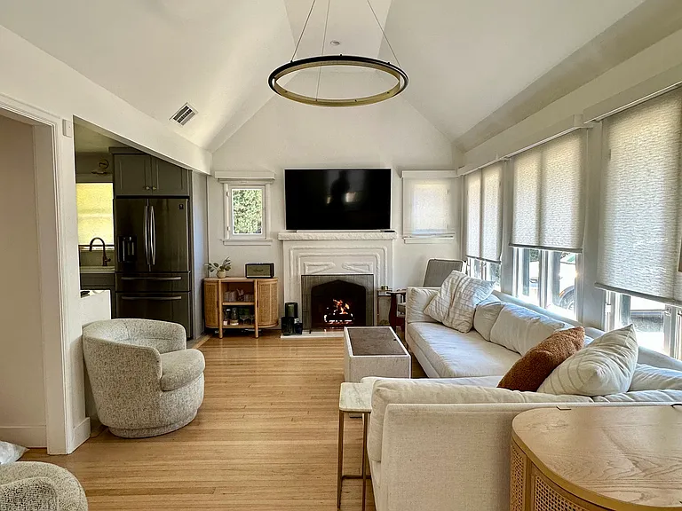 533 N Harwood St — Photo 3