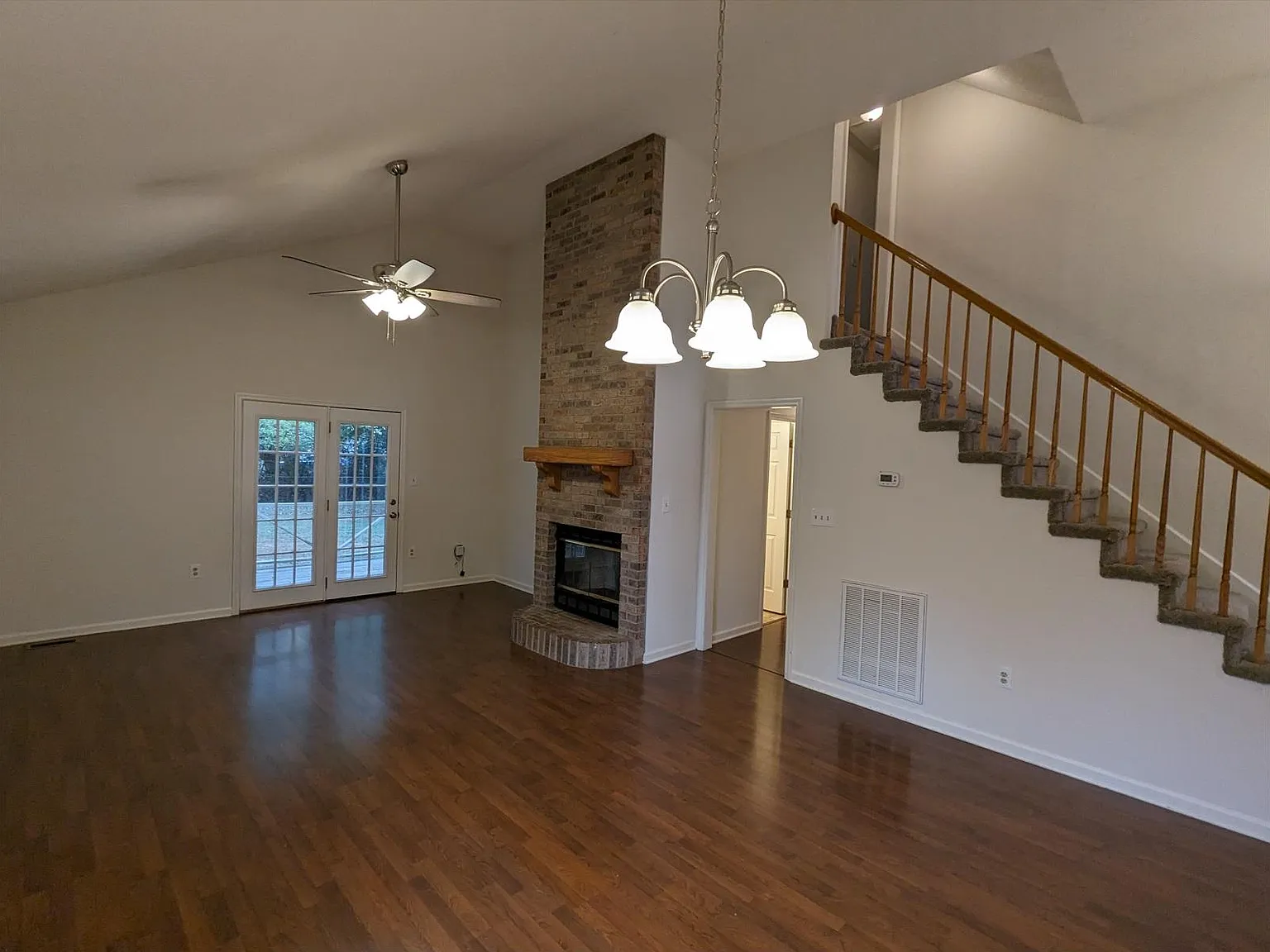 3 bed, 1625 sqft, $1,600 — Photo 2