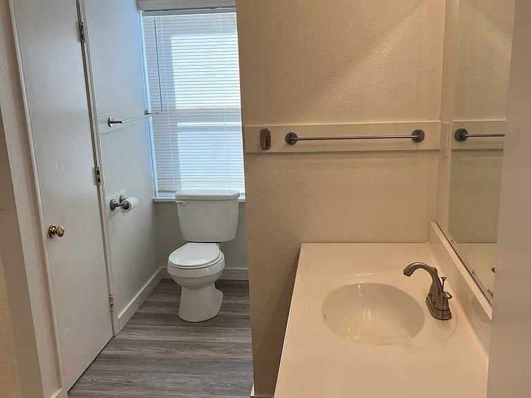 814 S Crysler Ave — Photo 7